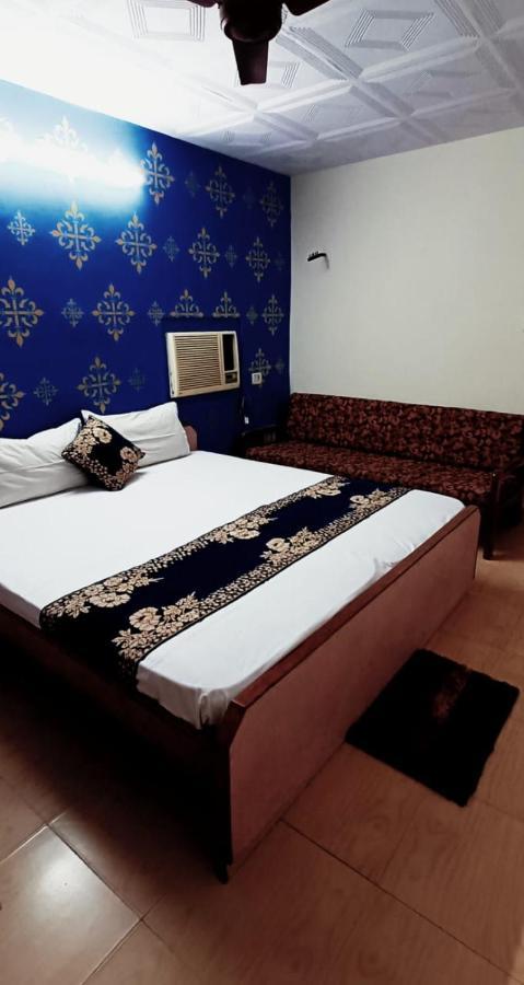 Hotel Majors Den New Delhi Extérieur photo